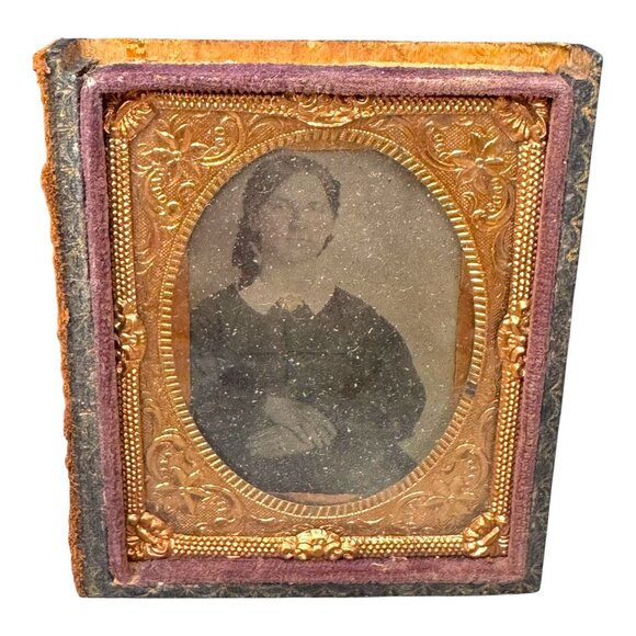 Young Woman Proper GIrl 1850s Antique Daguerreotype Portrait Case Ornate READ - Picture 2 of 7